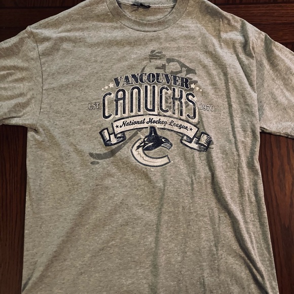 Vancouver Canucks Shirt - Picture 6 of 6